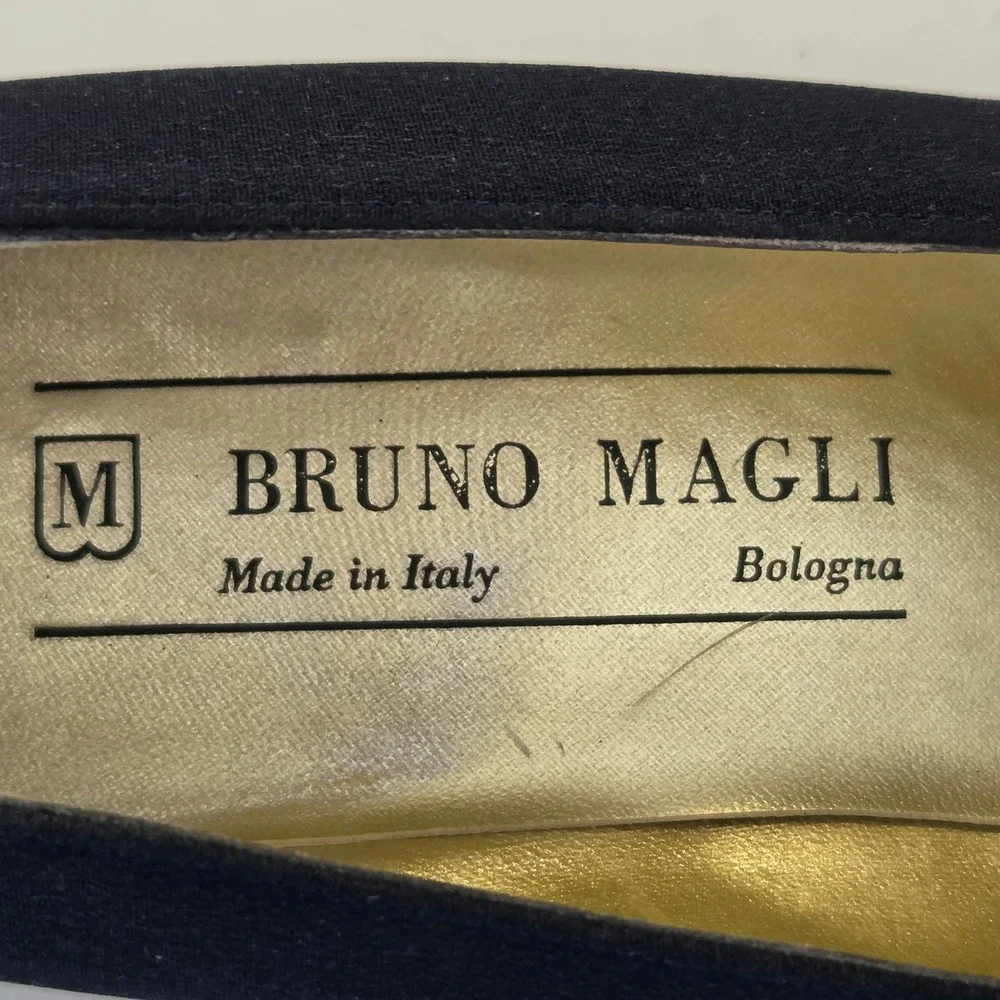 Vintage Bruno Magli Navy Pumps 8 AA Made in Italy Bologna Gold Heel Leather Sole
